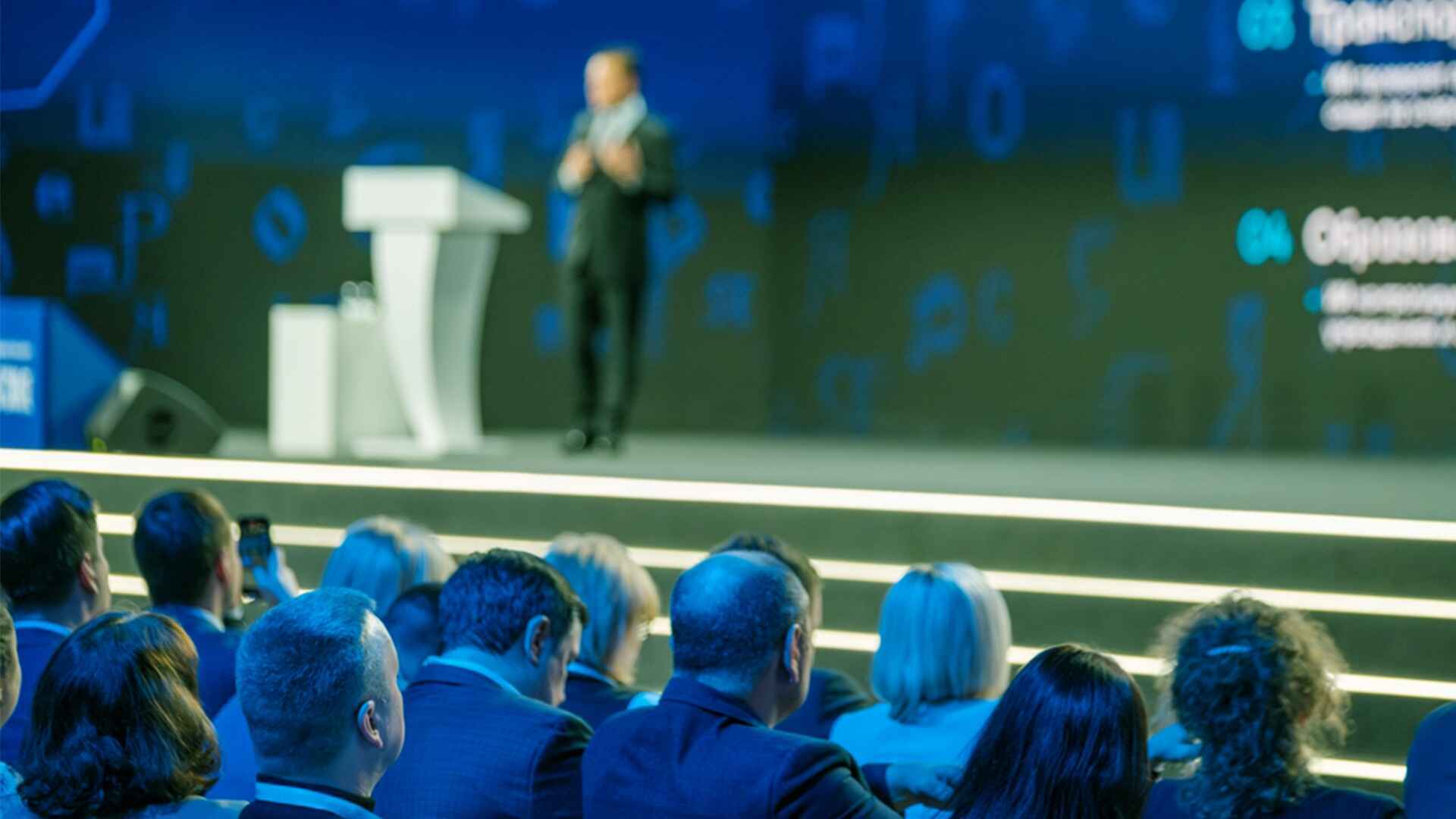 Corporate motivational talk by Pune motivational speaker driving team performance and growth