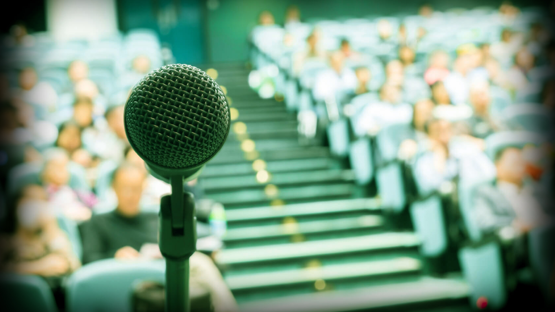 How to Select the Right Keynote Speaker in India for Corporate Events and Conferences