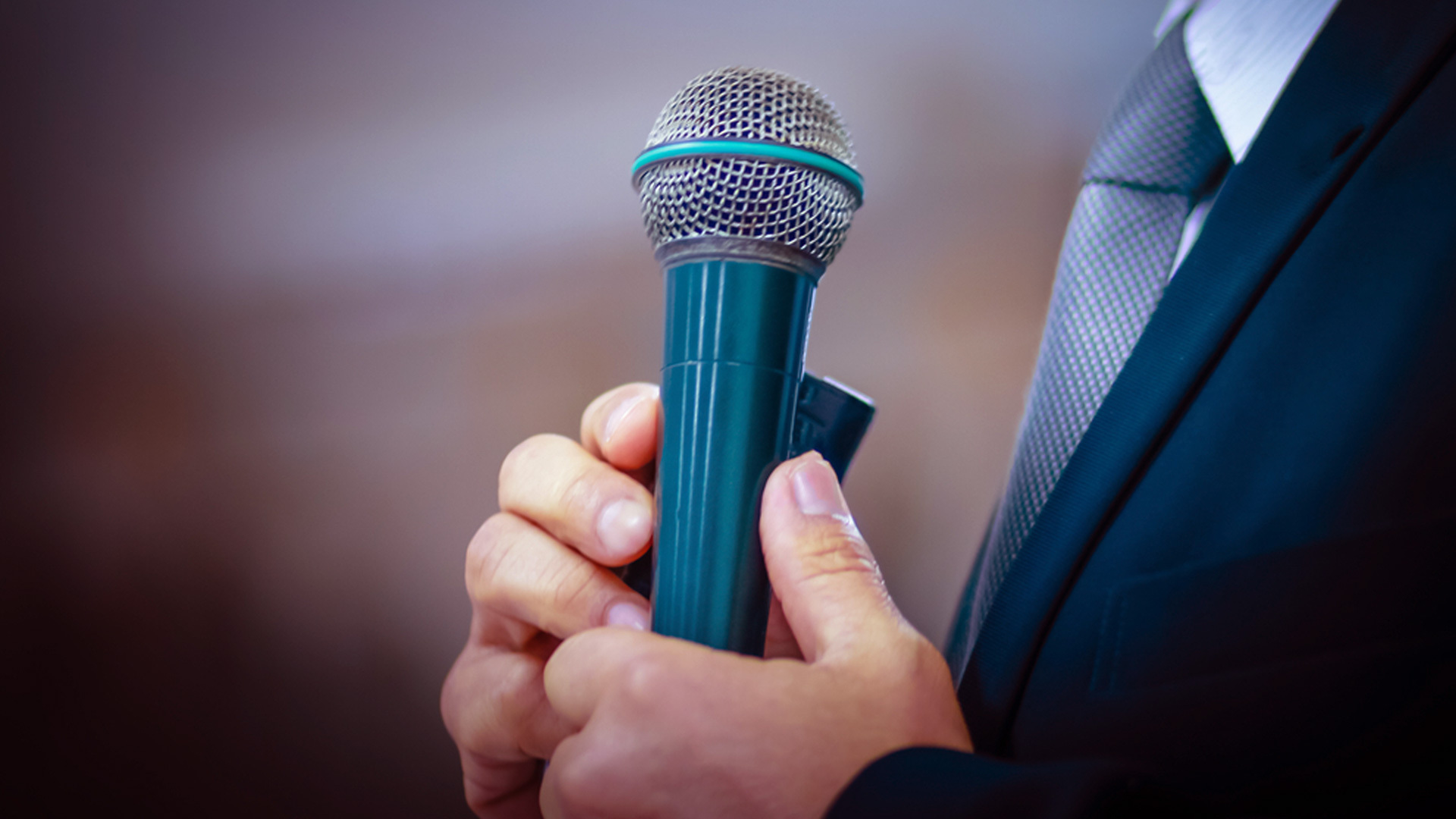 Captivate Audience with Social Media Keynote Speaker