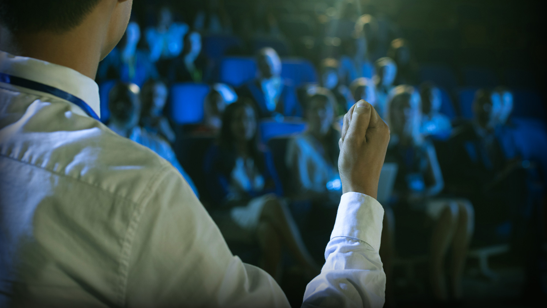 Top qualities of a successful keynote speaker in Pune – leadership, communication, and stage presence