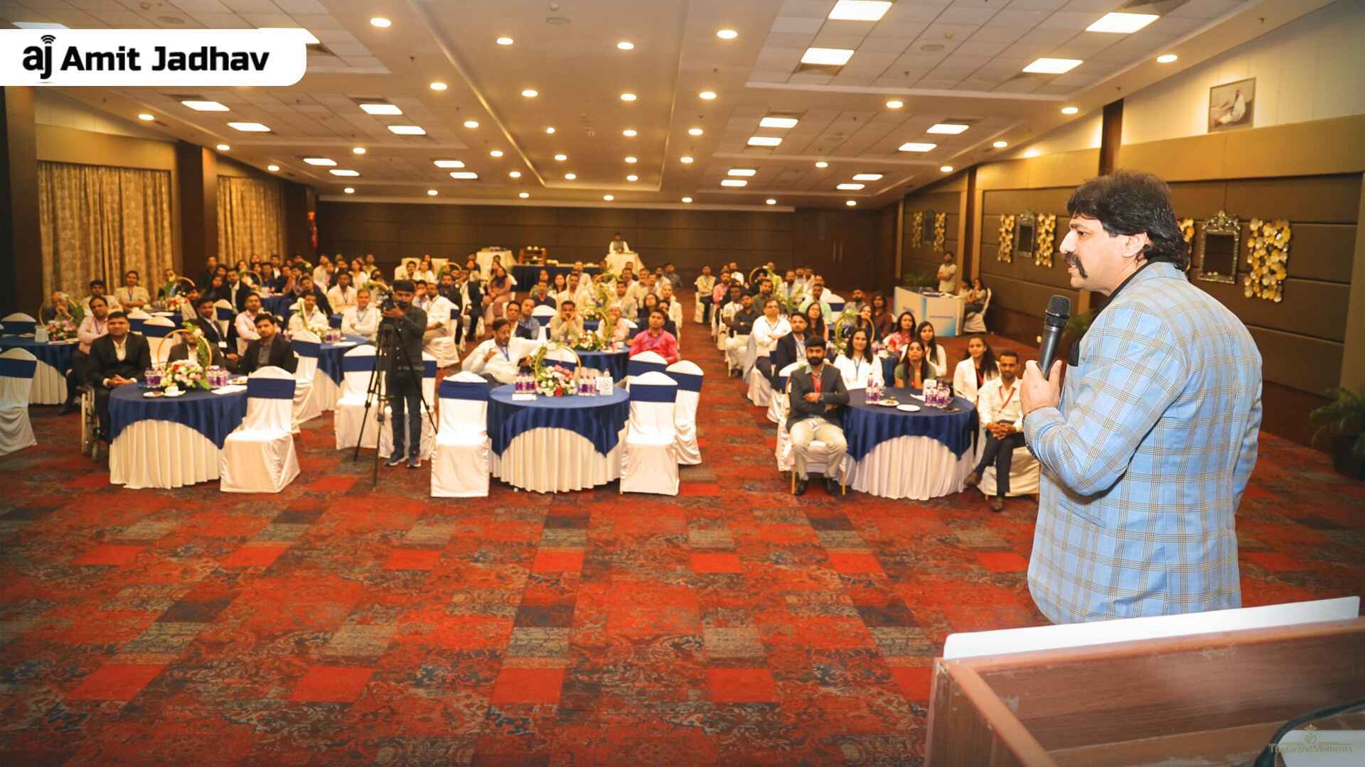 What makes a great motivational speaker with 10 essential qualities for business success